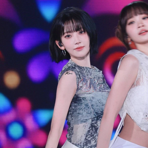 充满粉丝爱意的宮脇咲良 (LE SSERAFIM)人气照片