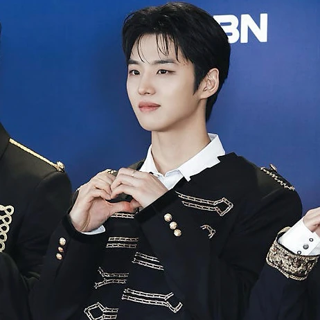 Today's Most Loved Hongseok (PENTAGON)