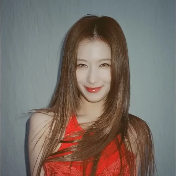 Foto Populer Penuh Cinta untuk Sana (TWICE)