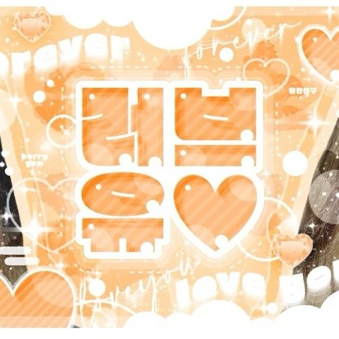 Signature photo of 신비 (여자친구, VIVIZ) capturing their charm