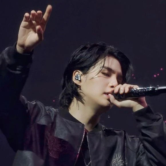 今日最も愛されたSUGA (BTS)の姿