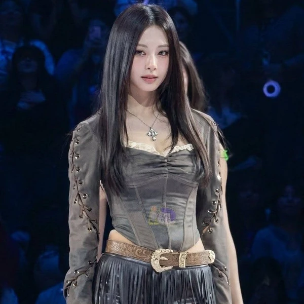 오늘 가장 사랑받은 쯔위 (TWICE)의 모습