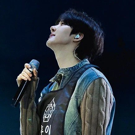 Top Photo Full of Hui (PENTAGON) Love