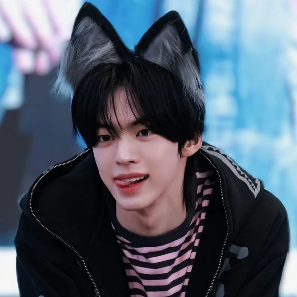 Foto Populer Penuh Cinta untuk Dohoon (TWS)