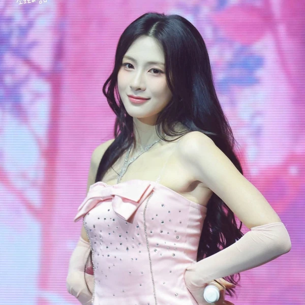 今天最受喜爱的吴夏荣 (Apink)