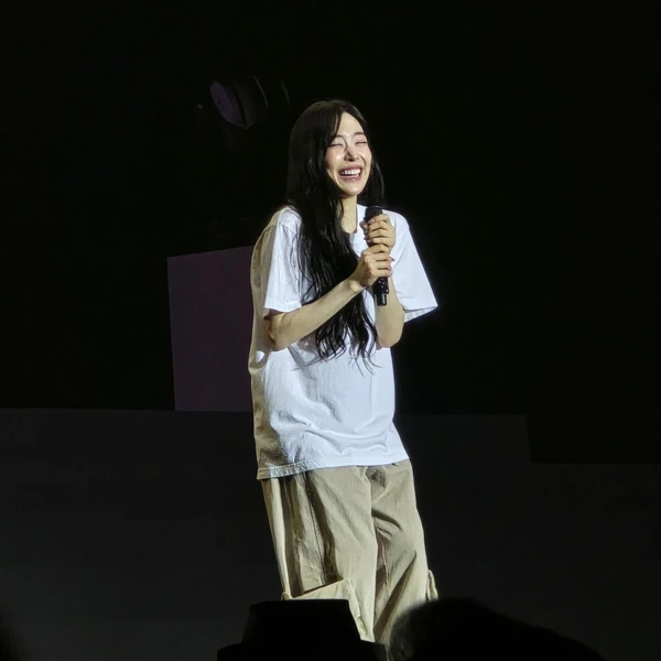 Signature photo of ティファニー・ヨン (少女時代) capturing their charm