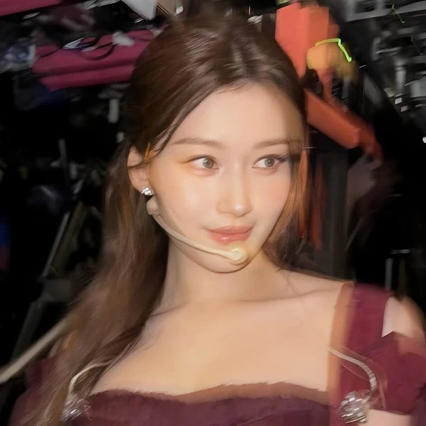 오늘 가장 사랑받은 사나 (TWICE)의 모습