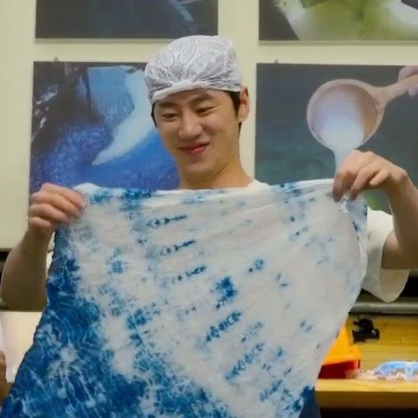 Signature photo of Lee Junyoung capturing their charm