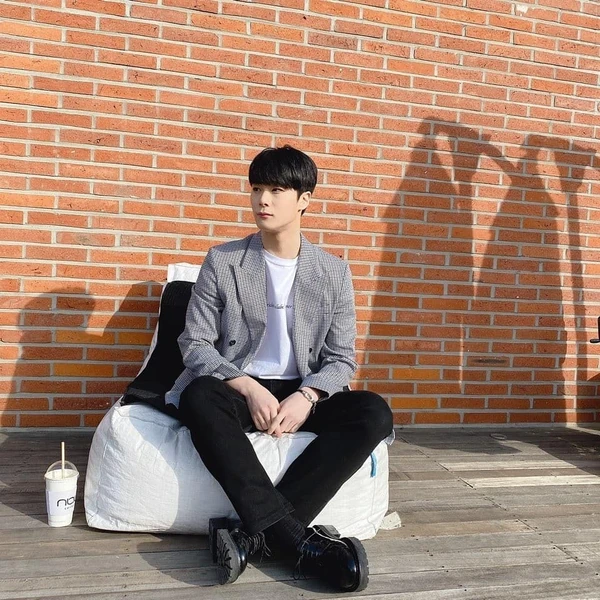 Today's Most Loved Moonbin (ASTRO)