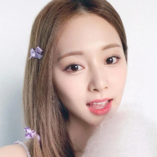 오늘 가장 사랑받은 쯔위 (TWICE)의 모습