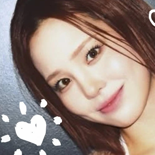 오늘 가장 사랑받은 마코 (NiziU)의 모습