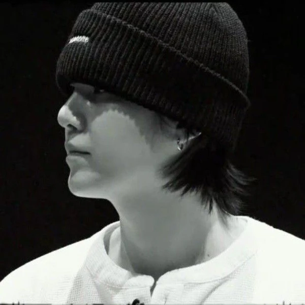 Penampilan SUGA (BTS) yang Paling Dicintai Hari Ini