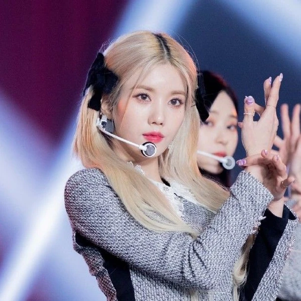 Today's Most Loved Kwon Eunbi