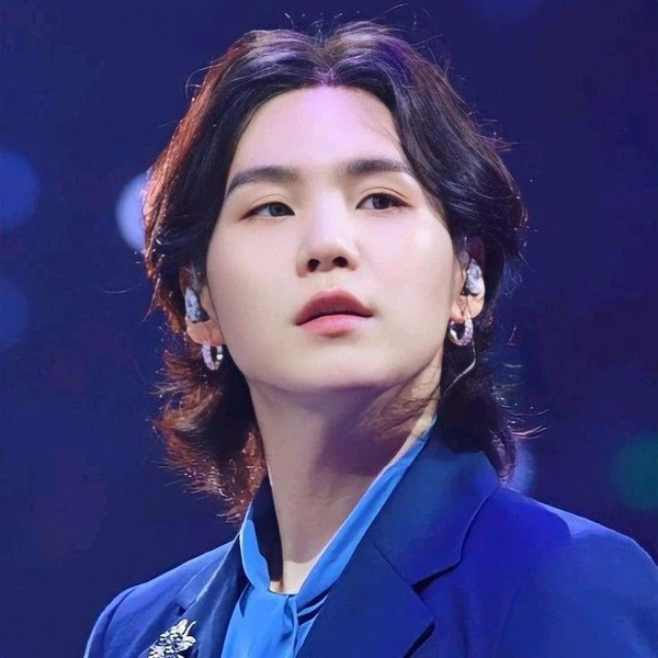 오늘 가장 사랑받은 슈가 (방탄소년단)의 모습