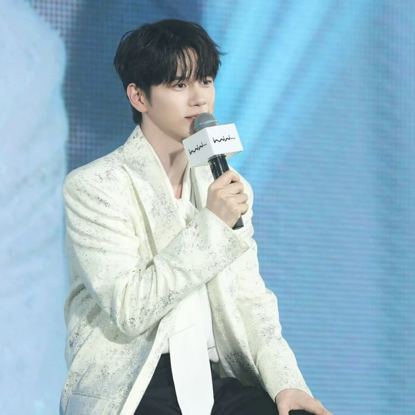 옹성우 팬심 가득한 인기 사진