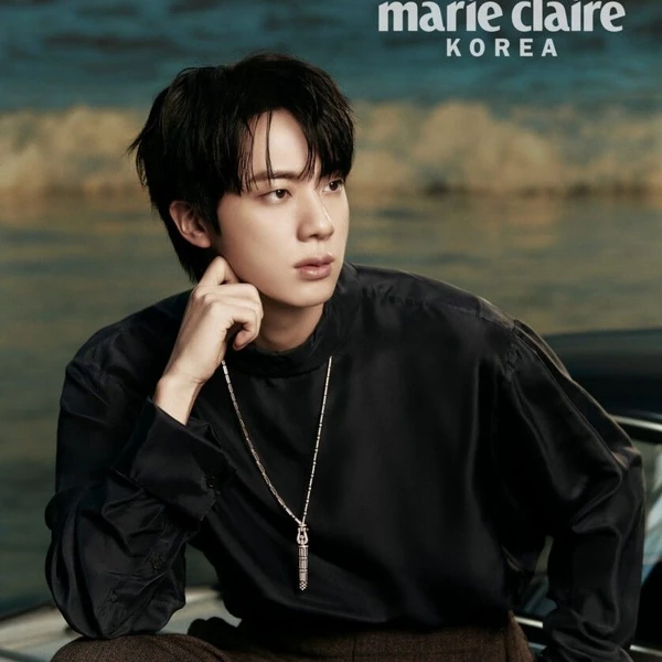 Penampilan Jin (BTS) yang Paling Dicintai Hari Ini