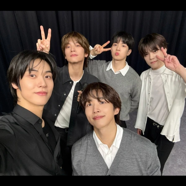 Top Photo Full of N.Flying Love