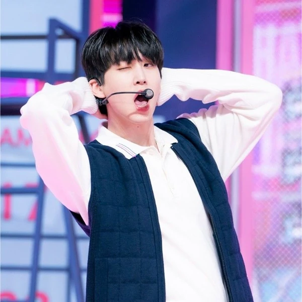 Today's Most Loved Shinwon (PENTAGON)