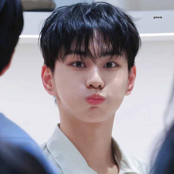 오늘 가장 사랑받은 정원 (ENHYPEN)의 모습