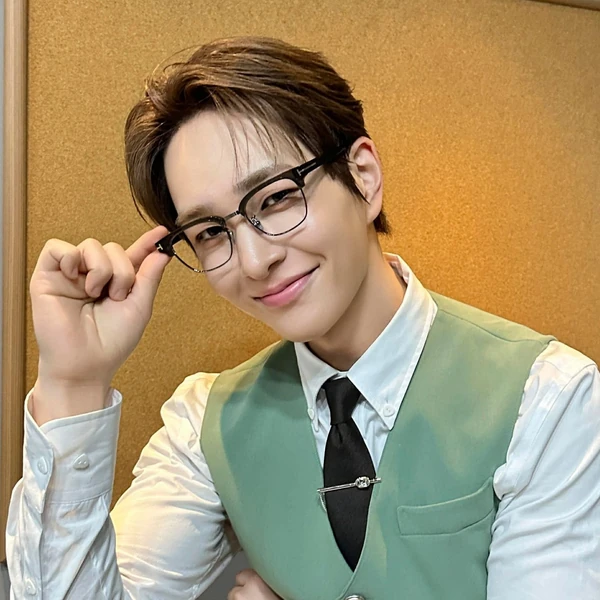 Today's Most Loved Onew (SHINee)