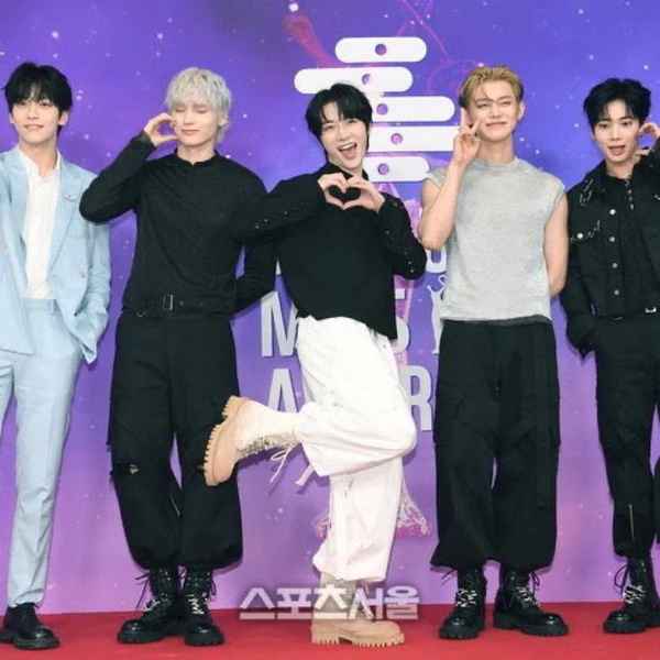 오늘 가장 사랑받은 투모로우바이투게더의 모습