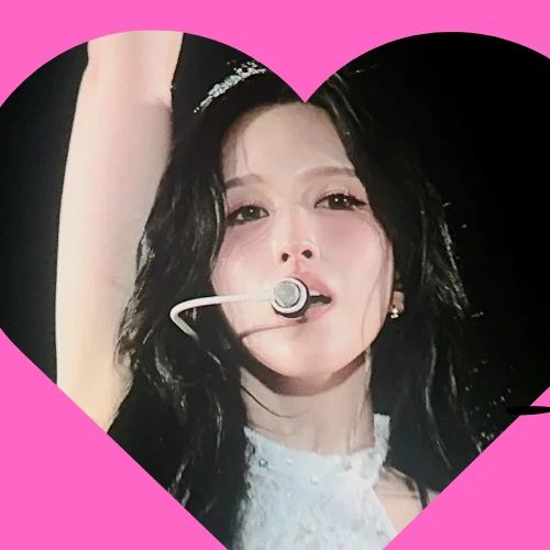 오늘 가장 사랑받은 미나 (TWICE)의 모습