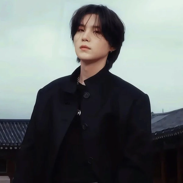 오늘 가장 사랑받은 슈가 (방탄소년단)의 모습