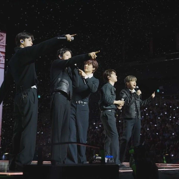 Top Photo Full of EXO Love