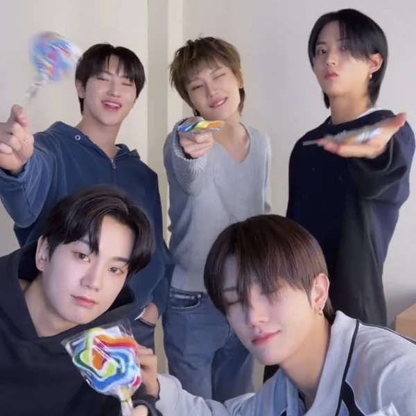 充满粉丝爱意的TNX人气照片