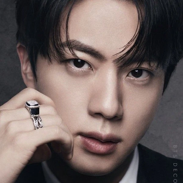 Foto Populer Penuh Cinta untuk Jin (BTS)