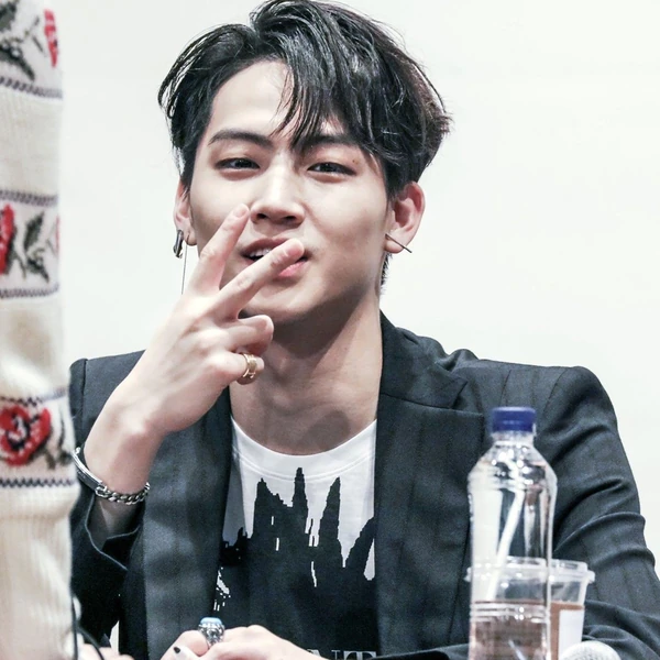 Today's Most Loved JAY B (GOT7)