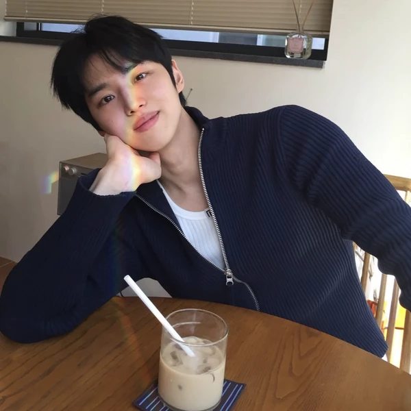 홍석 (펜타곤) 팬심 가득한 인기 사진