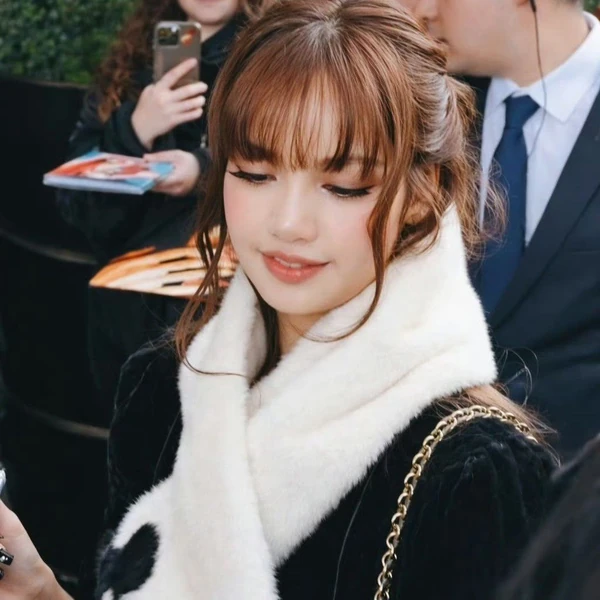 Momen Terbaik Lisa (BLACKPINK) Pilihan Penggemar