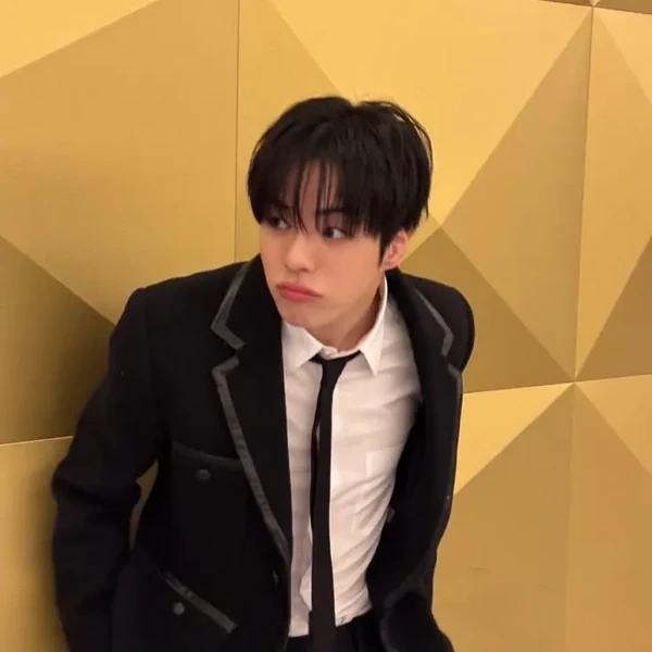 Top Photo Full of Yoon Jaehyuk (TREASURE) Love