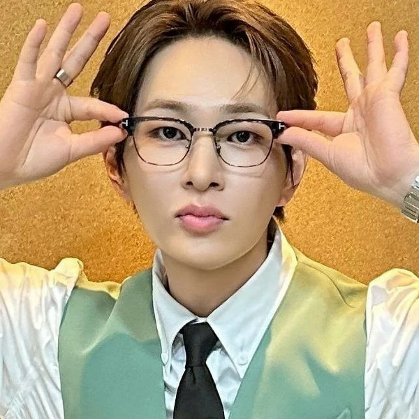 Momen Terbaik Onew (SHINee) Pilihan Penggemar