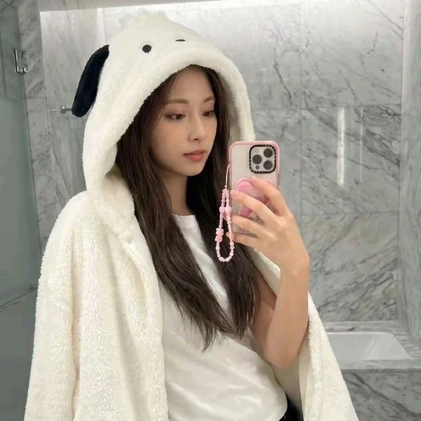 오늘 가장 사랑받은 쯔위 (TWICE)의 모습