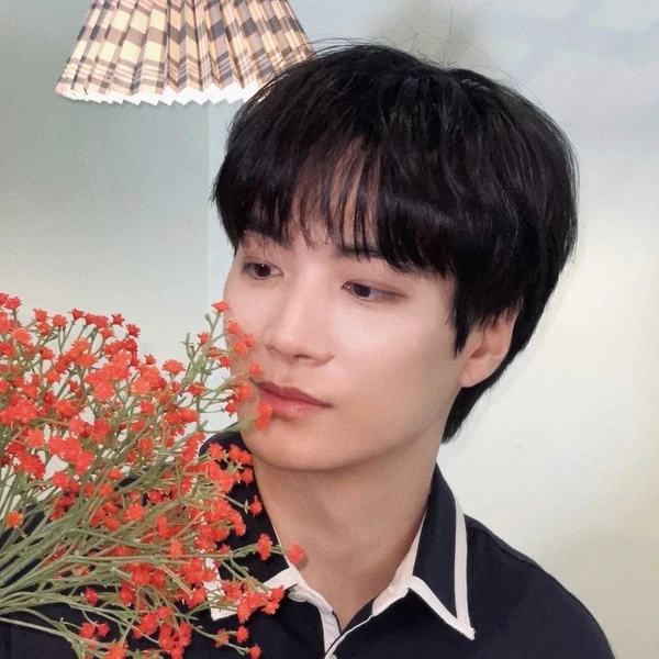 Foto Populer Penuh Cinta untuk Kim Jonghyeon