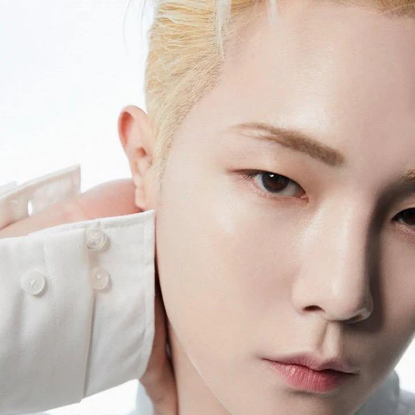 Signature photo of Key (SHINee) capturing their charm