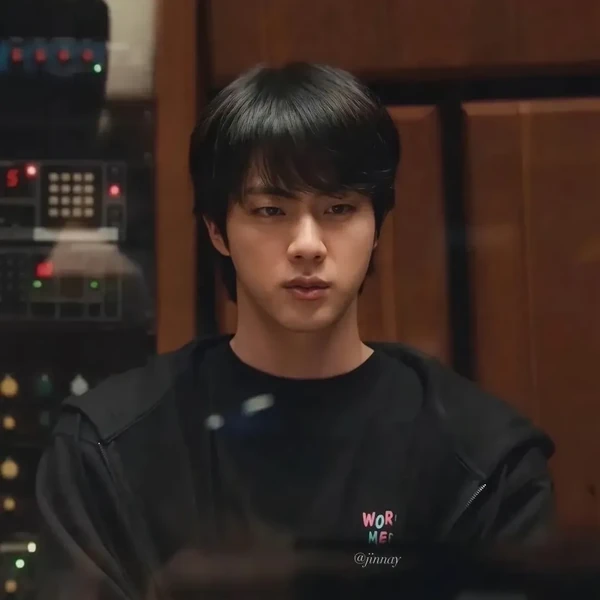 Momen Terbaik Jin (BTS) Pilihan Penggemar
