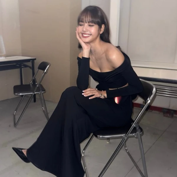 Penampilan Lisa (BLACKPINK) yang Paling Dicintai Hari Ini