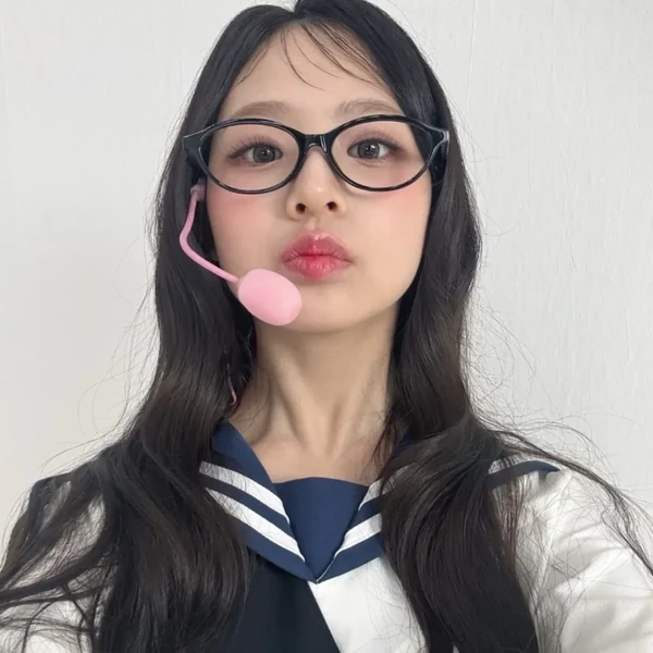 오늘 가장 사랑받은 임서원 (유니스)의 모습