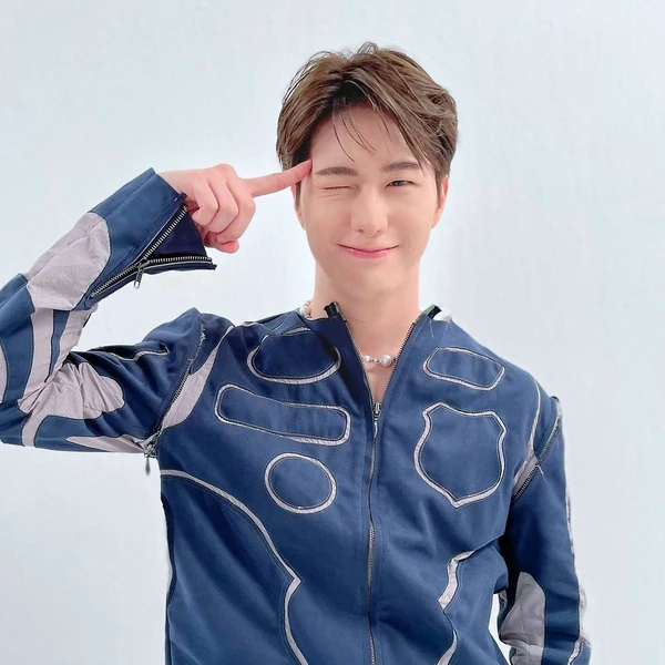 Signature photo of VICTON capturing their charm