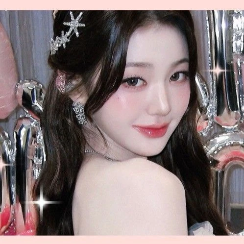 充满粉丝爱意的张元英 (IVE)人气照片