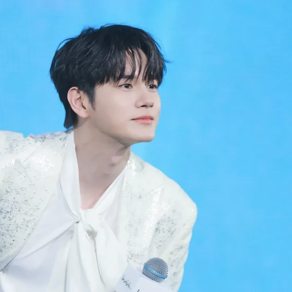 Foto Populer Penuh Cinta untuk Ong Seongwu