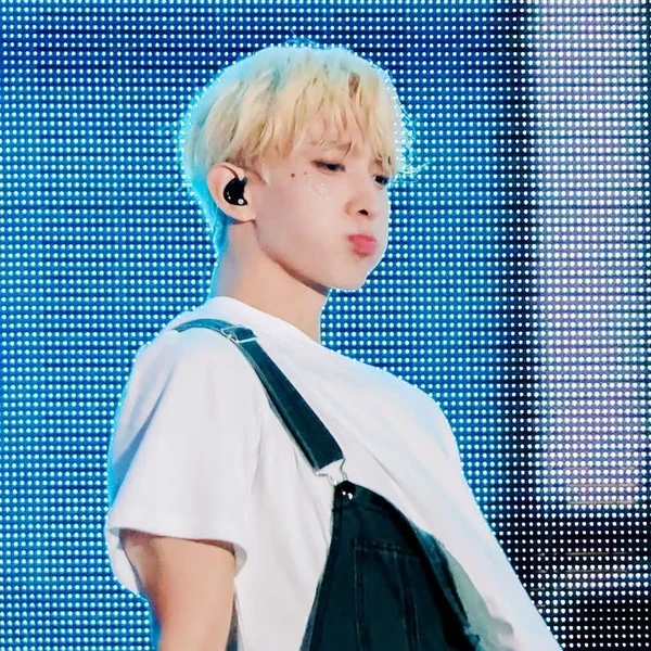 Foto Populer Penuh Cinta untuk DK (SEVENTEEN)