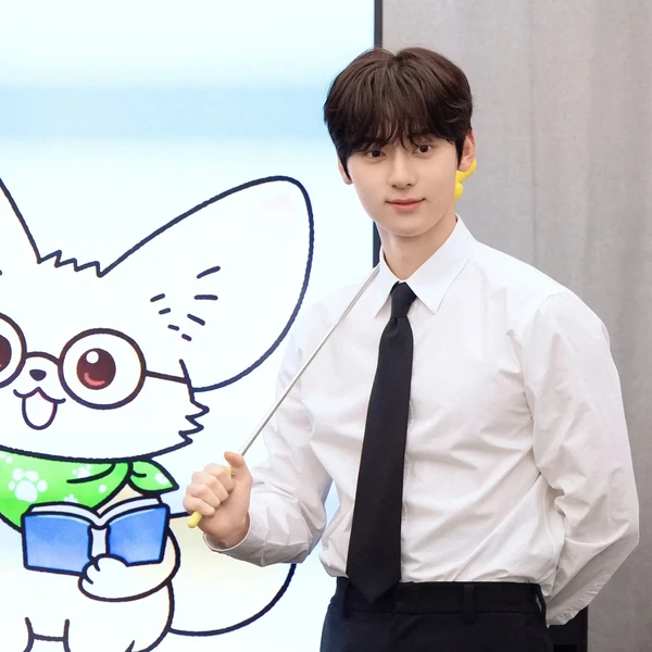 充满粉丝爱意的黃旼炫人气照片