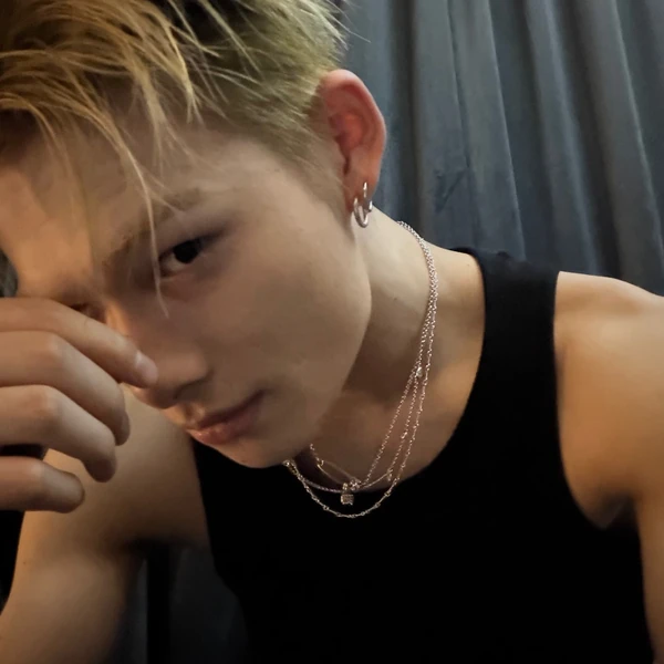 社区中最受欢迎的NI-KI (ENHYPEN)横幅帖子