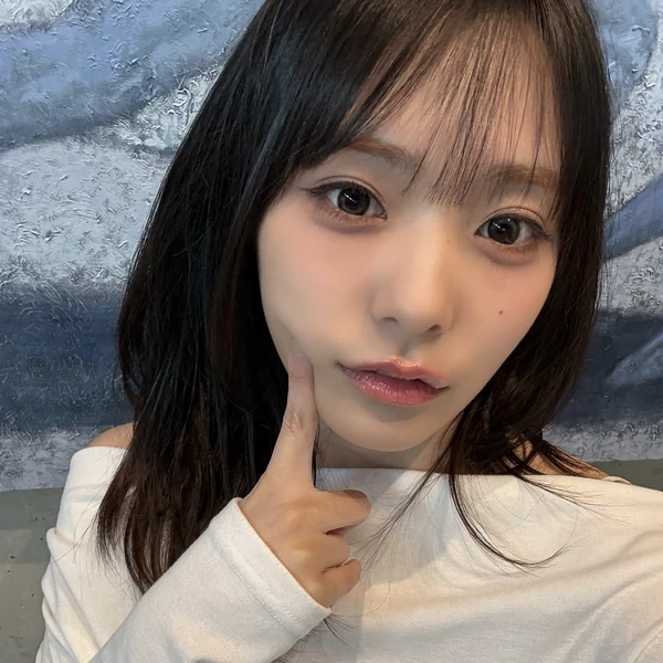 오늘 가장 사랑받은 시연 (QWER)의 모습