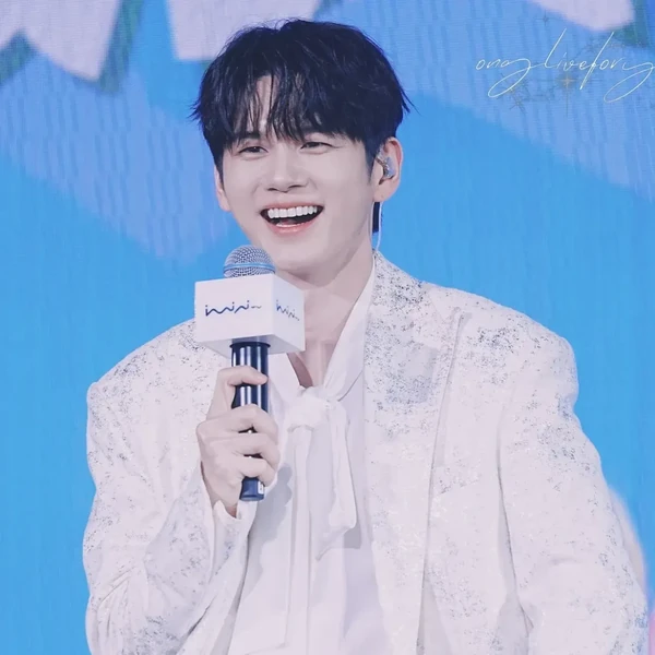 今天最受喜爱的邕圣祐