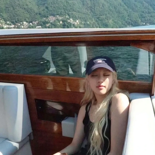 Best moment chosen by ROSÉ (BLACKPINK) fandom